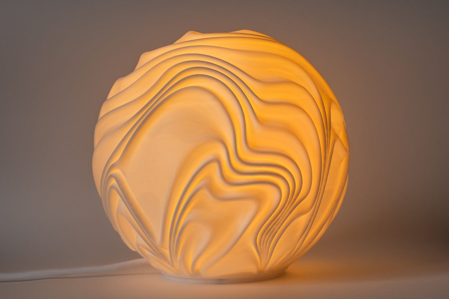 O4 Flow Sculpted Lamp