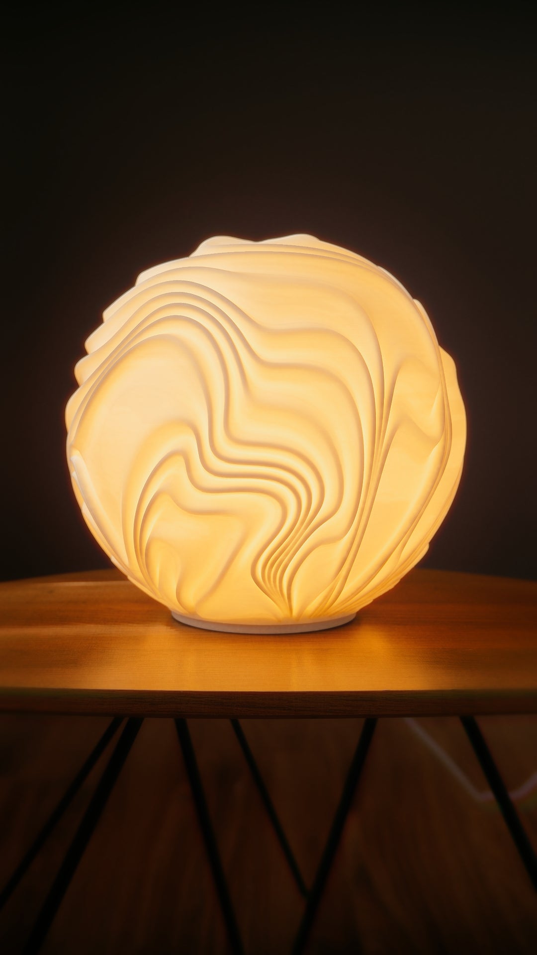 O4 Flow Sculpted Lamp