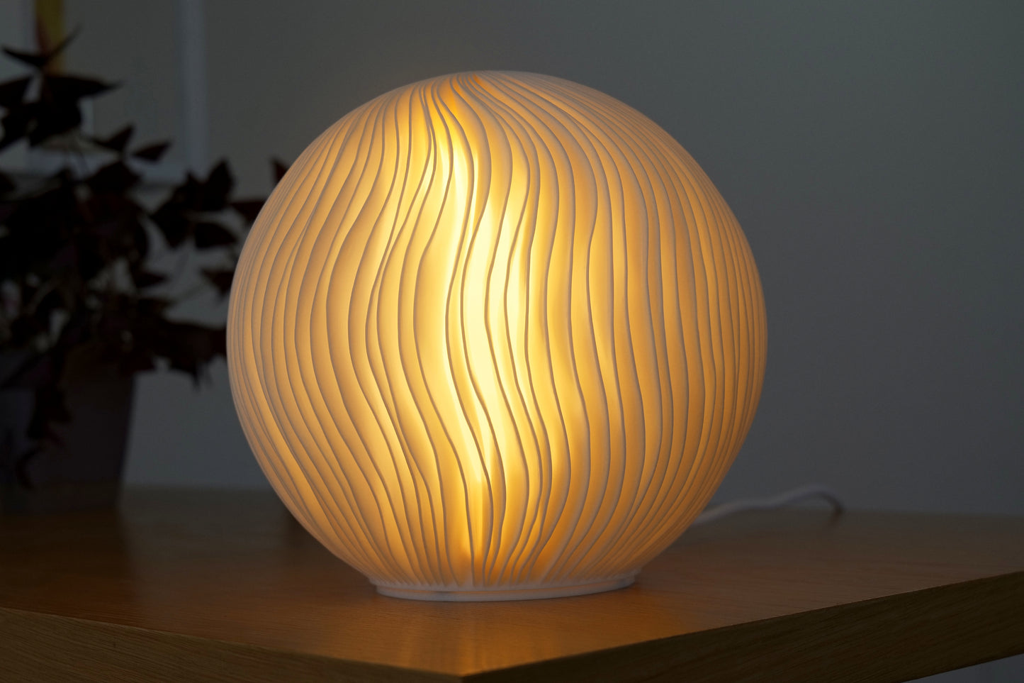 O5 Wind Sculpted Lamp