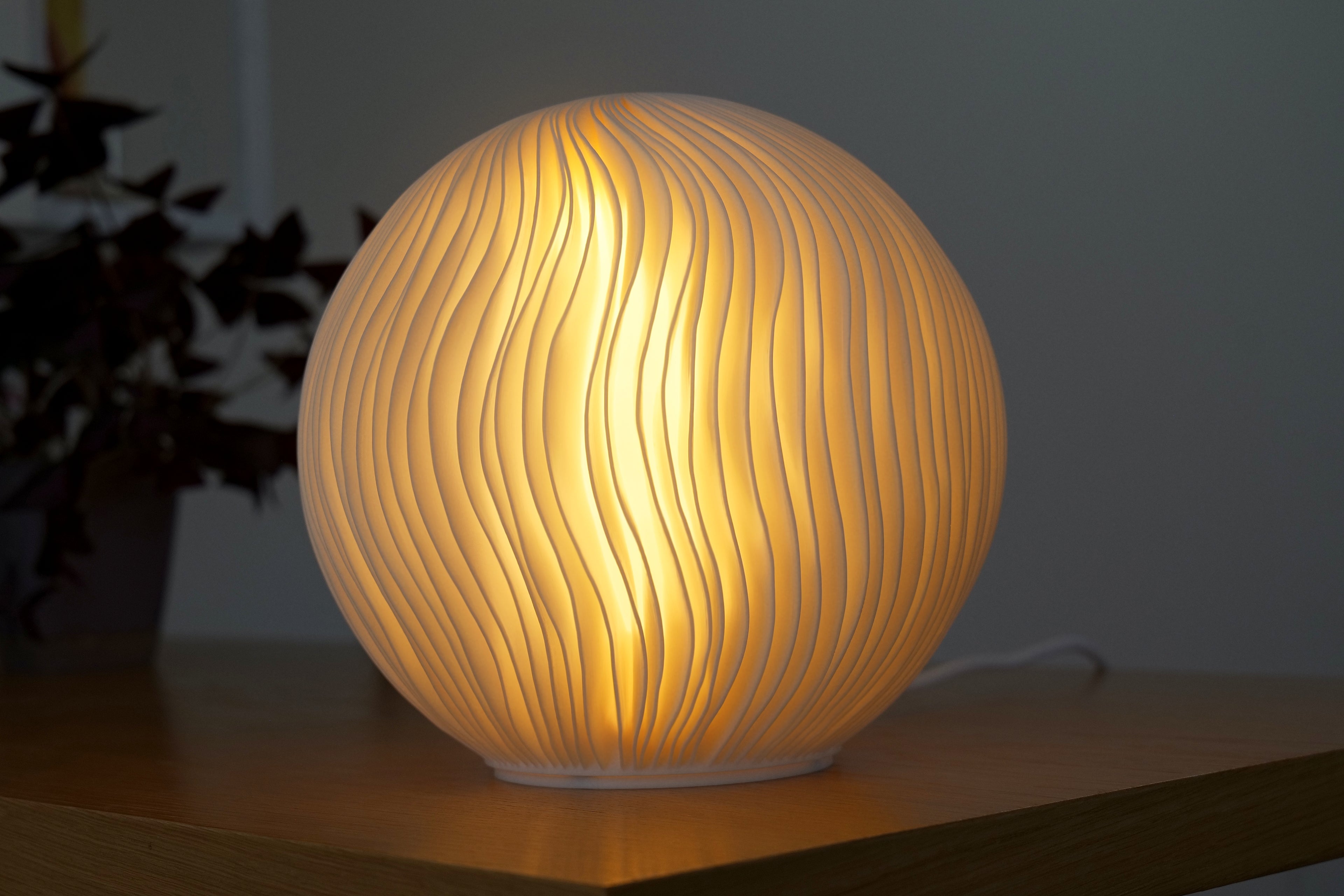O5 Wind Sculpted Lamp